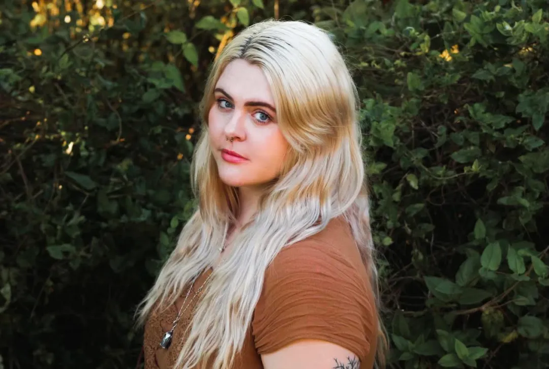 Hannah Whitten photo