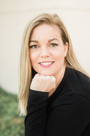Samantha Downing photo