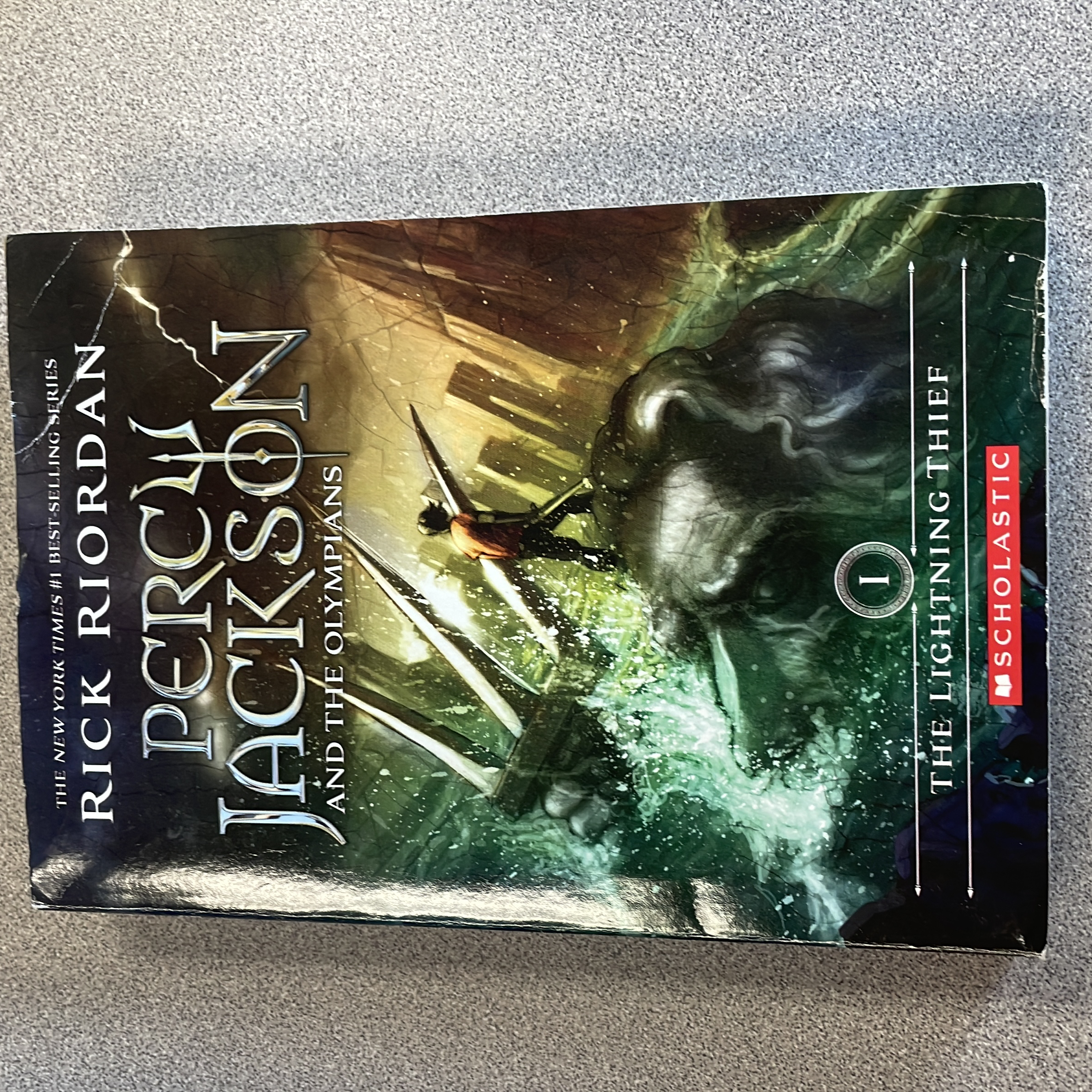 The Lightning Thief (Percy Jackson and the Olympians, Book One)
