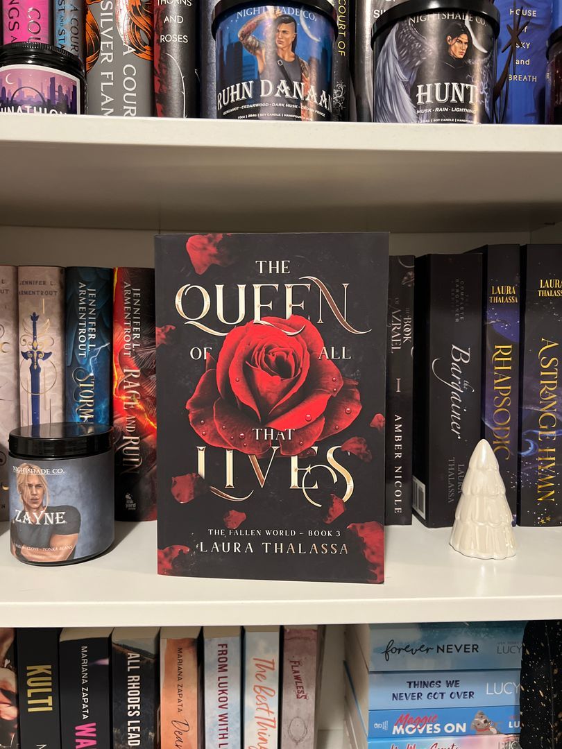 The Queen of All That Lives (the Fallen World Book 3)