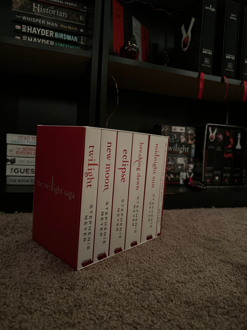 Twilight Saga 6 Book Set (White Cover)