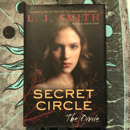 The Secret Circle: the Divide