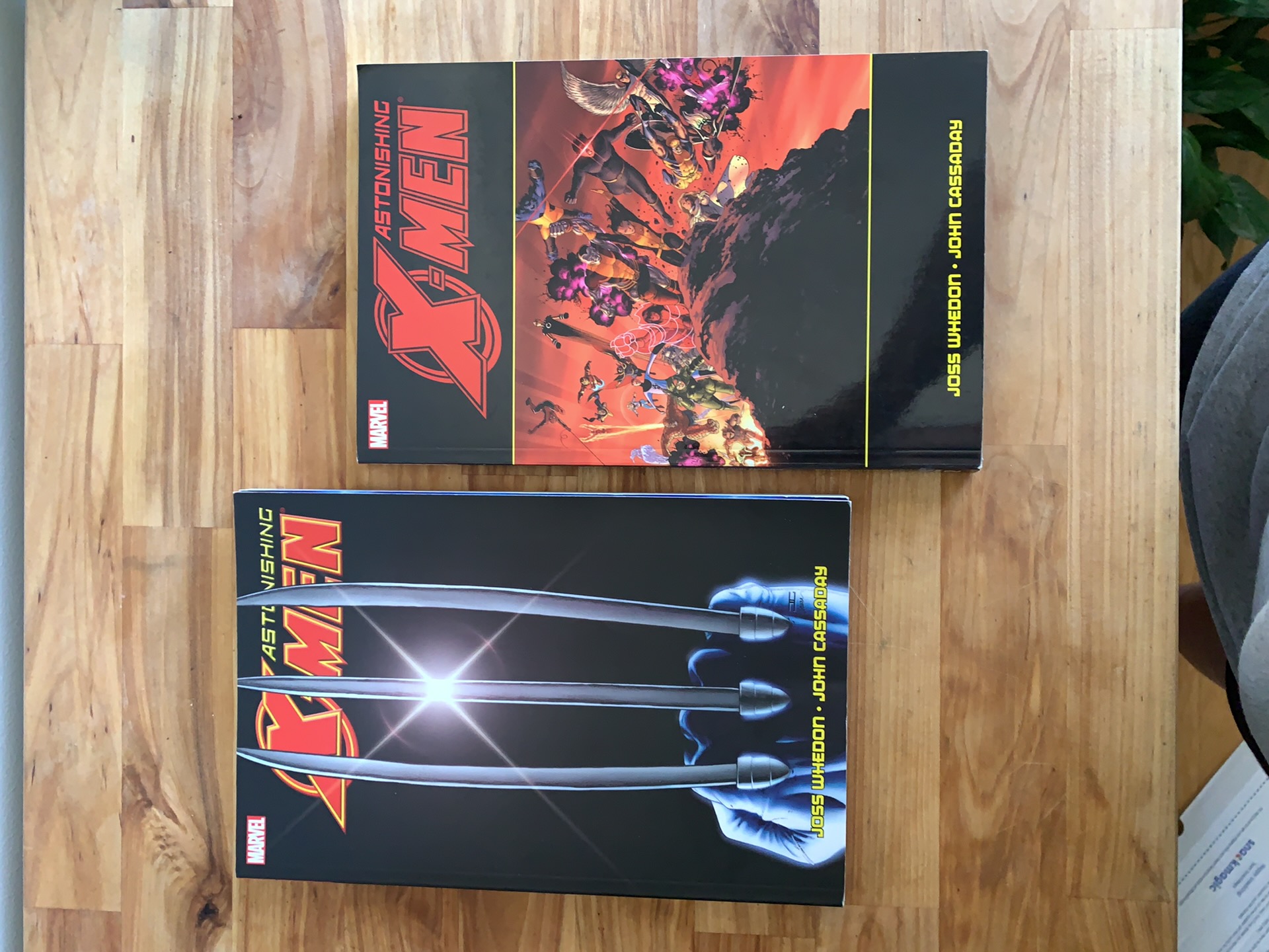 Astonishing X-Men by Joss Whedon and John Cassaday Ultimate Collection - Book 1