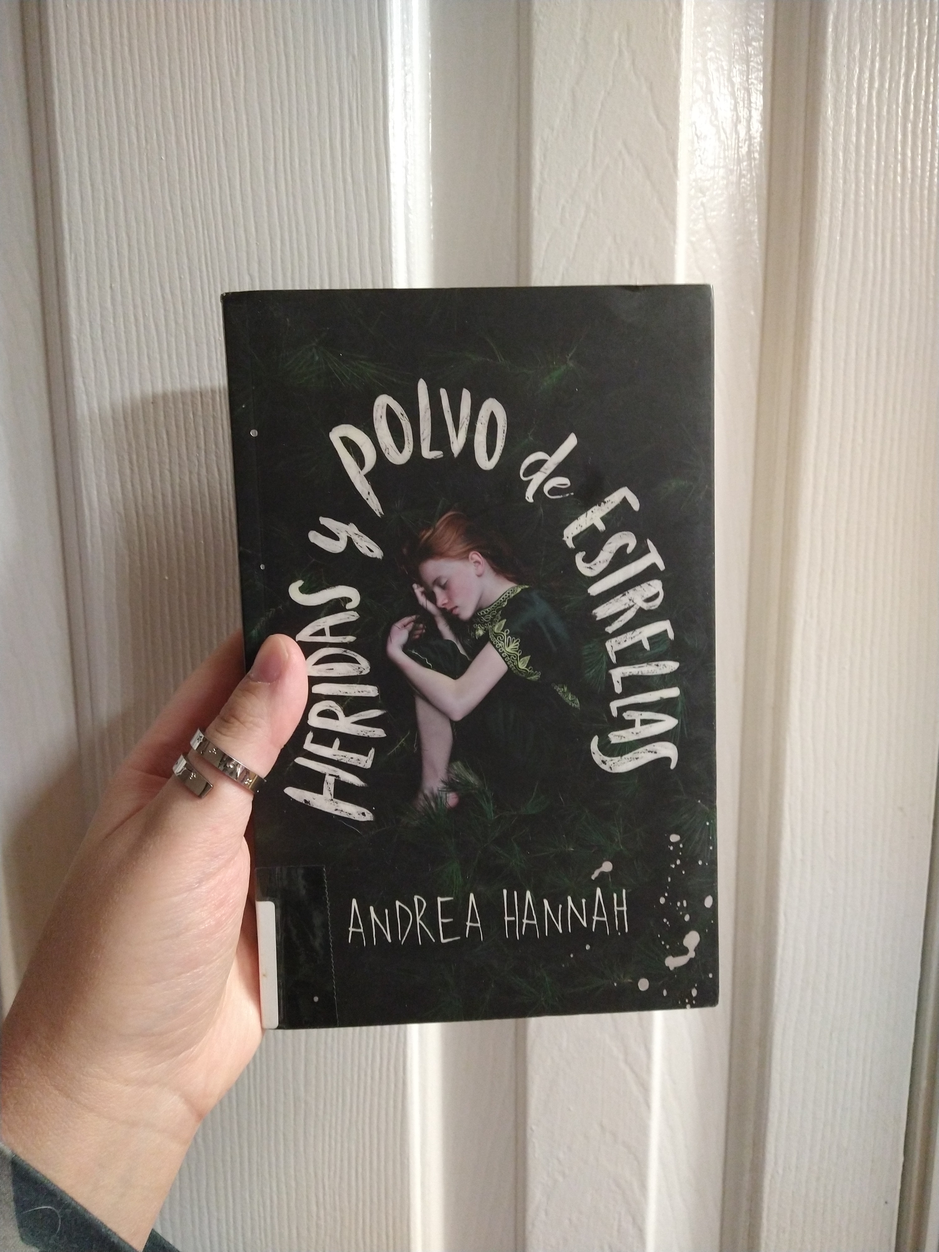 Heridas y Polvo de Estrellas (of Scars and Stardust) / of Scars and Stardust