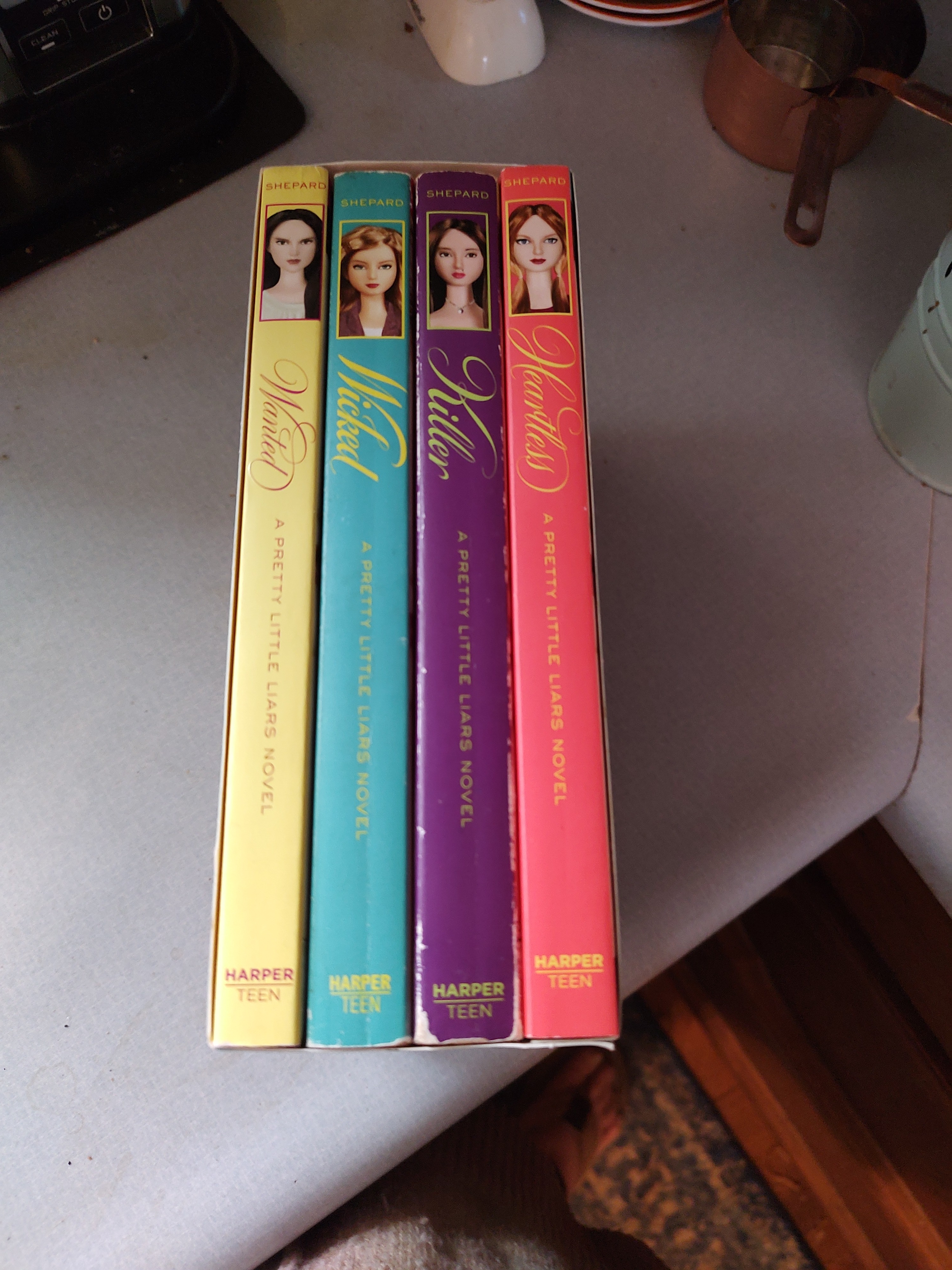 A Pretty Little Liars Box Set: Wicked: the Second Collection
