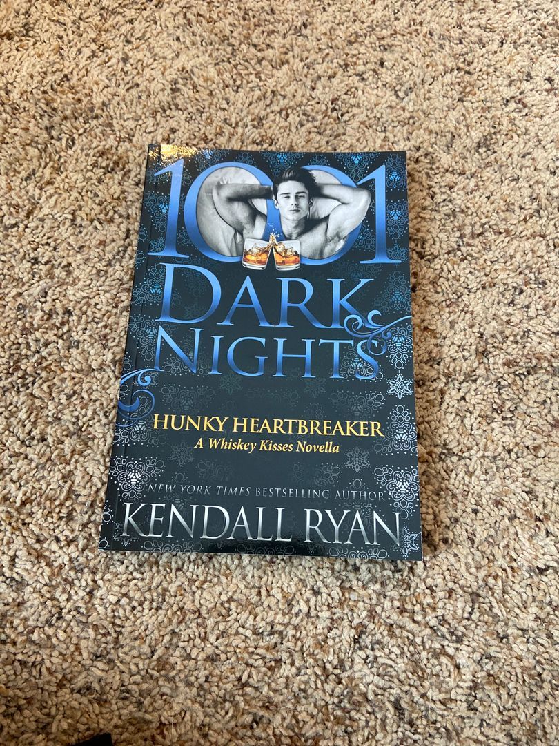 Hunky Heartbreaker: A Whiskey Kisses Novella