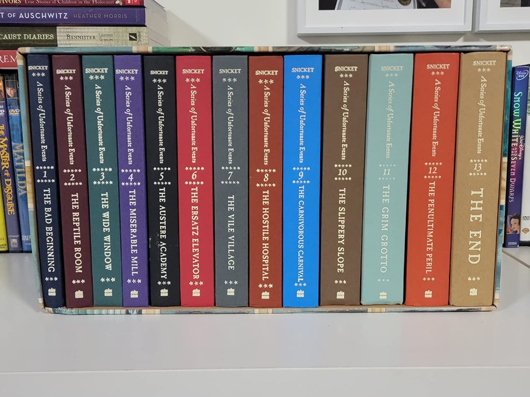 A Series of Unfortunate Events Box: the Complete Wreck (Books 1-13)