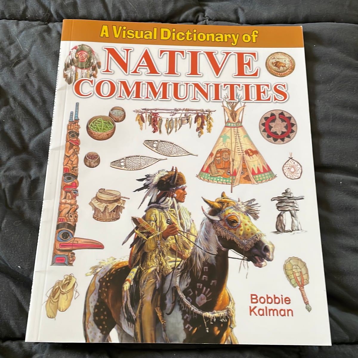 A Visual Dictionary of Native Communities by Bobbie Kalman