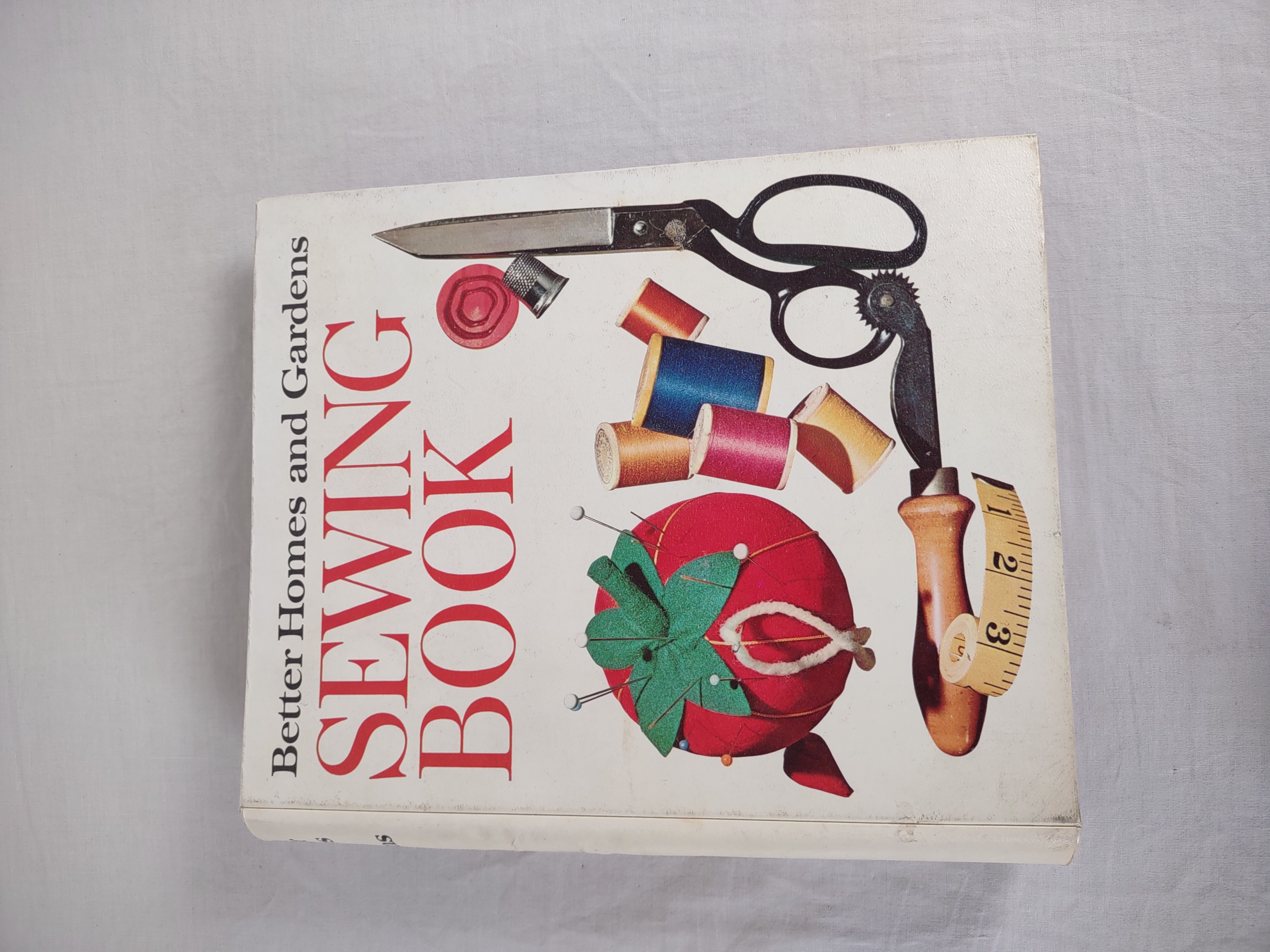 Better Homes and Gardens Sewing Book