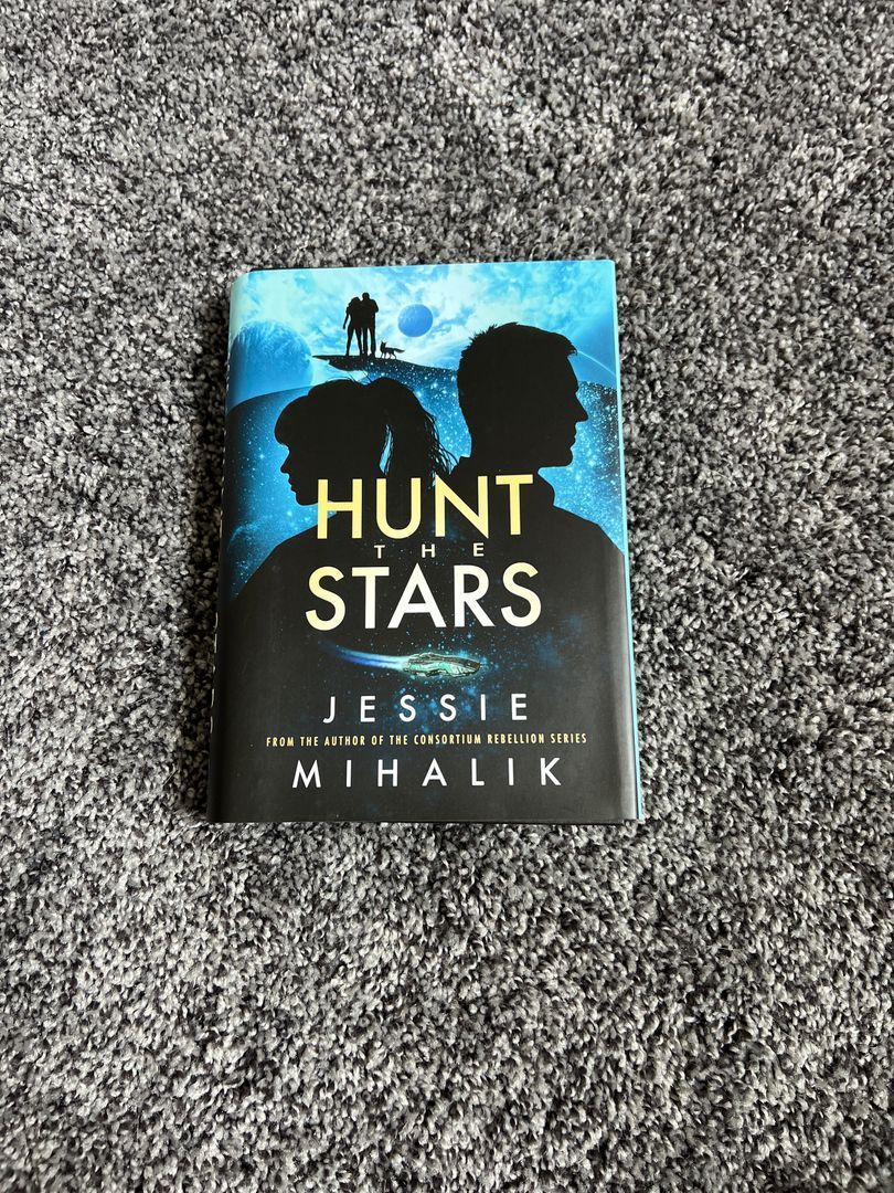 SIGNED BOOKISH BOX Hunt the Stars