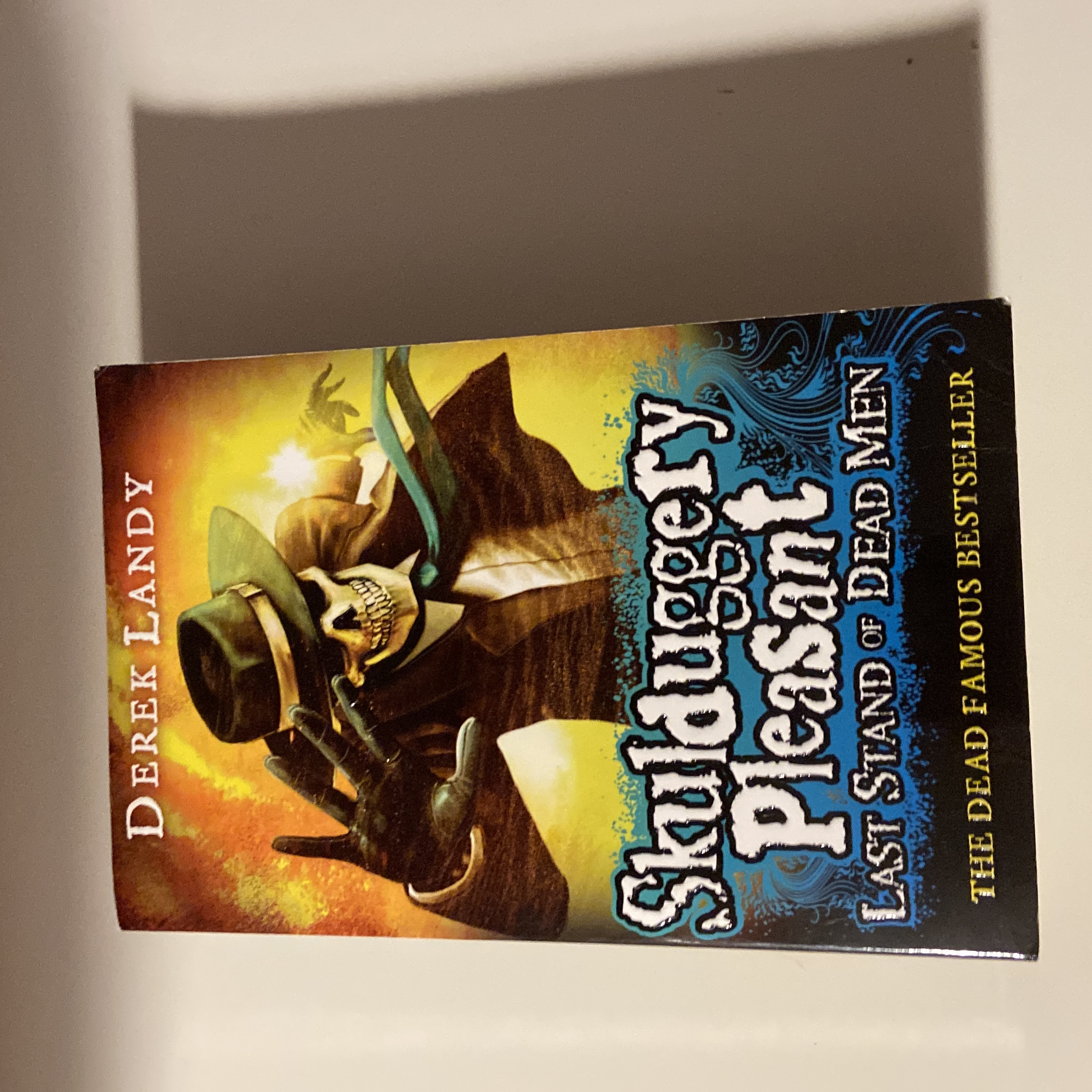 Last Stand of Dead Men (Skulduggery Pleasant, Book 8)