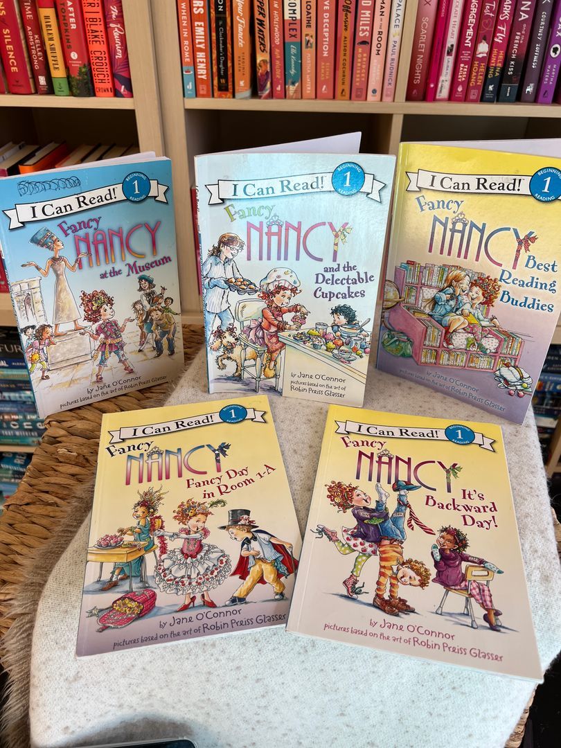 Fancy Nancy: It's Backward Day!