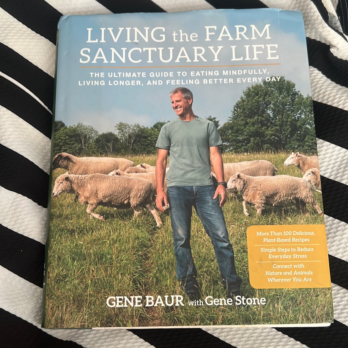 Living the Farm Sanctuary Life by Gene Baur, Gene Stone