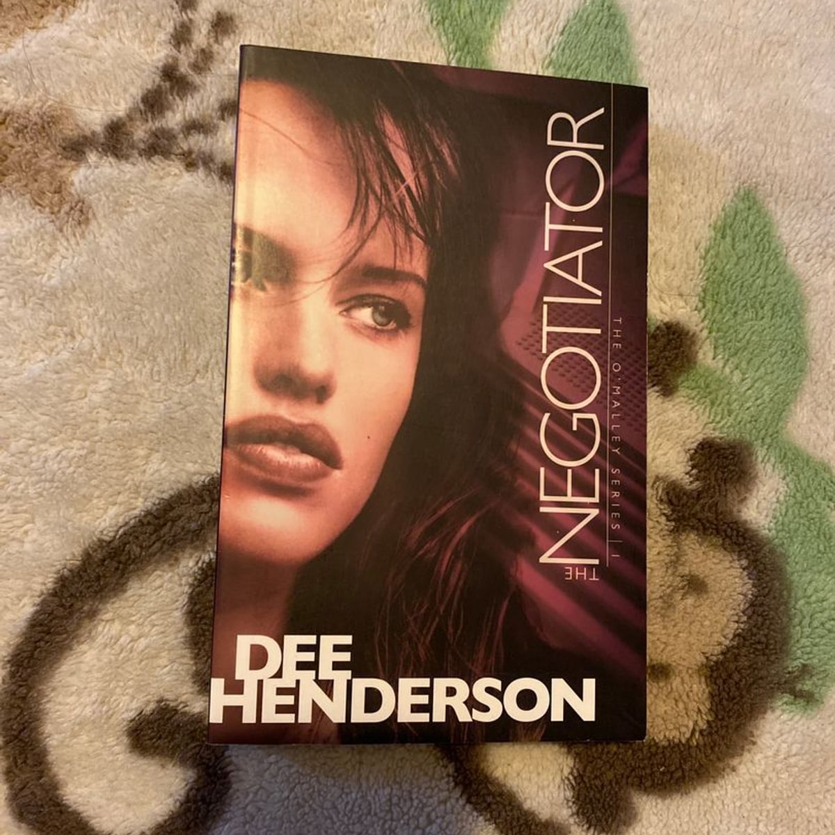 The Negotiator by Dee Henderson, Paperback | Pangobooks
