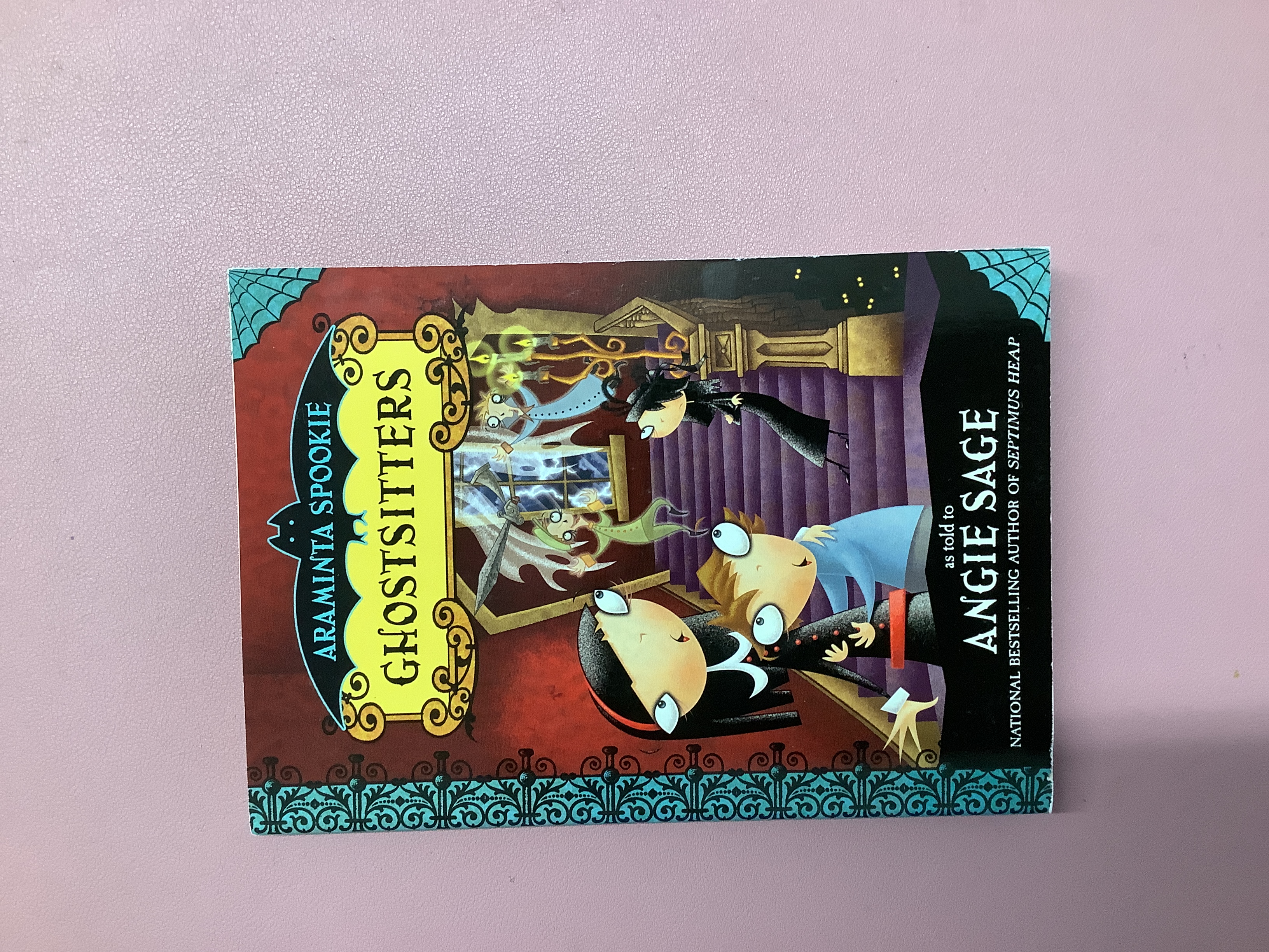 Araminta Spookie 5: Ghostsitters