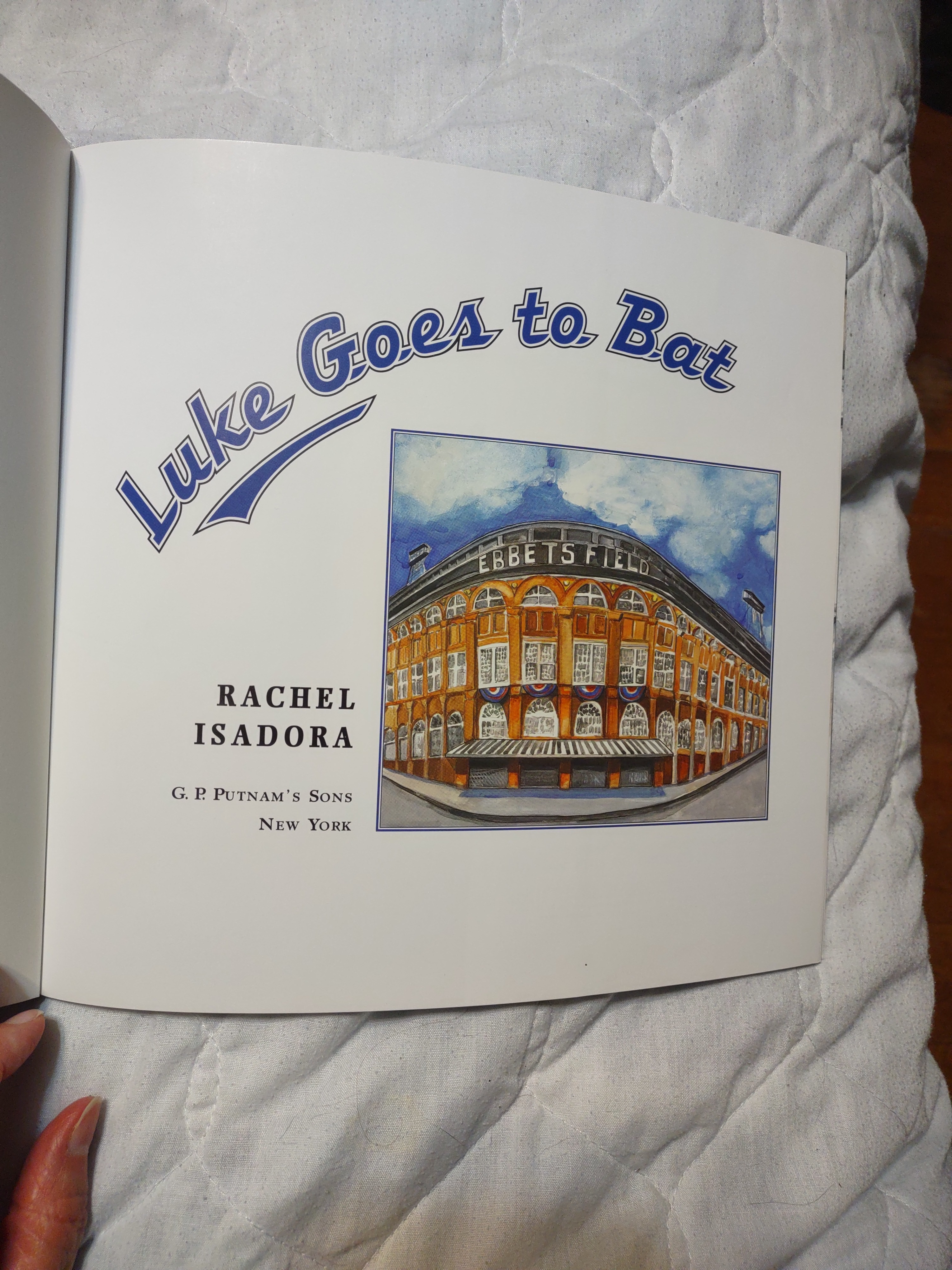 Luke Goes to Bat by Rachel Isadora , Paperback | Pangobooks