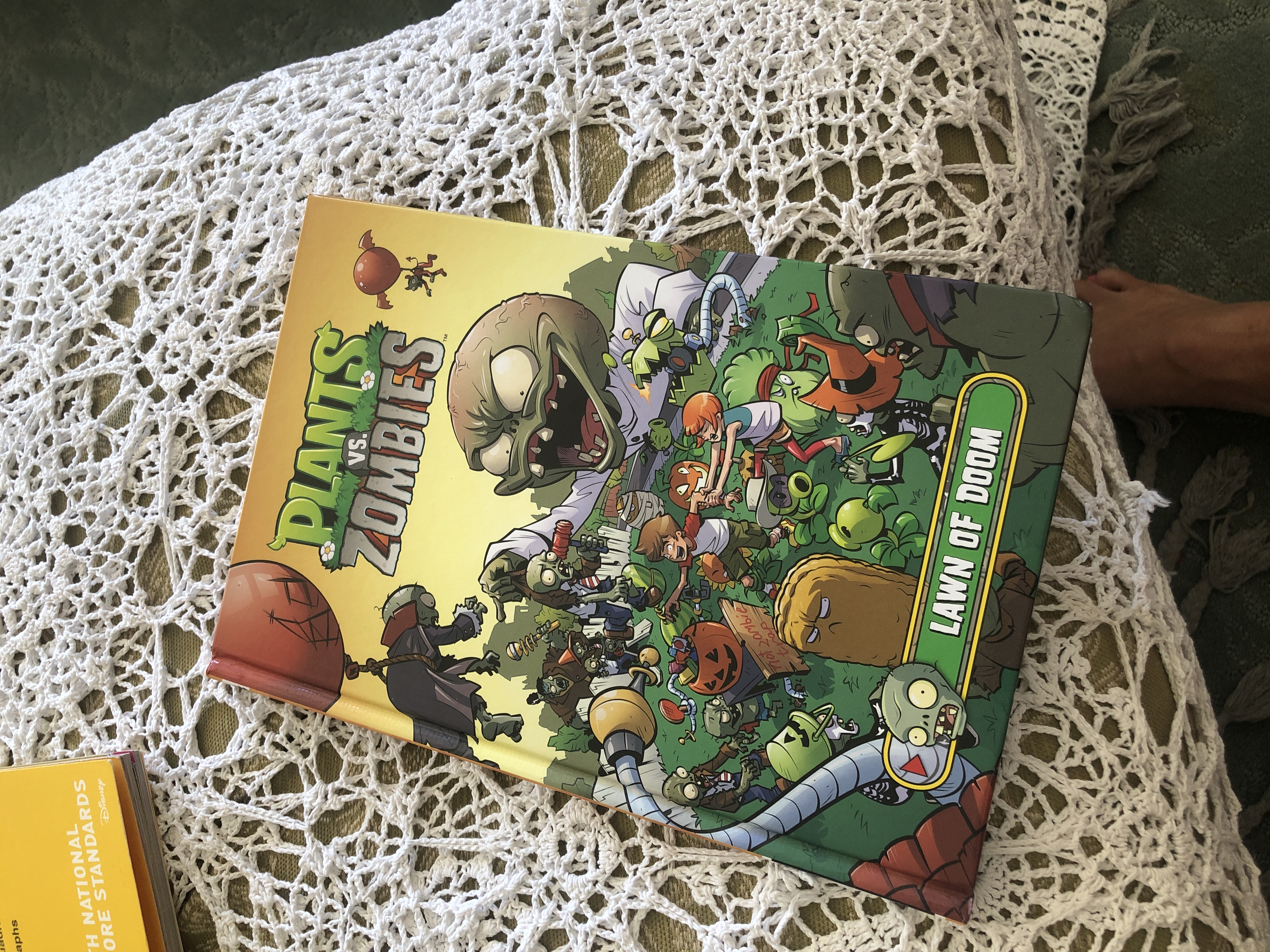 Plants vs Zombies Vol 8 Lawn of Doom