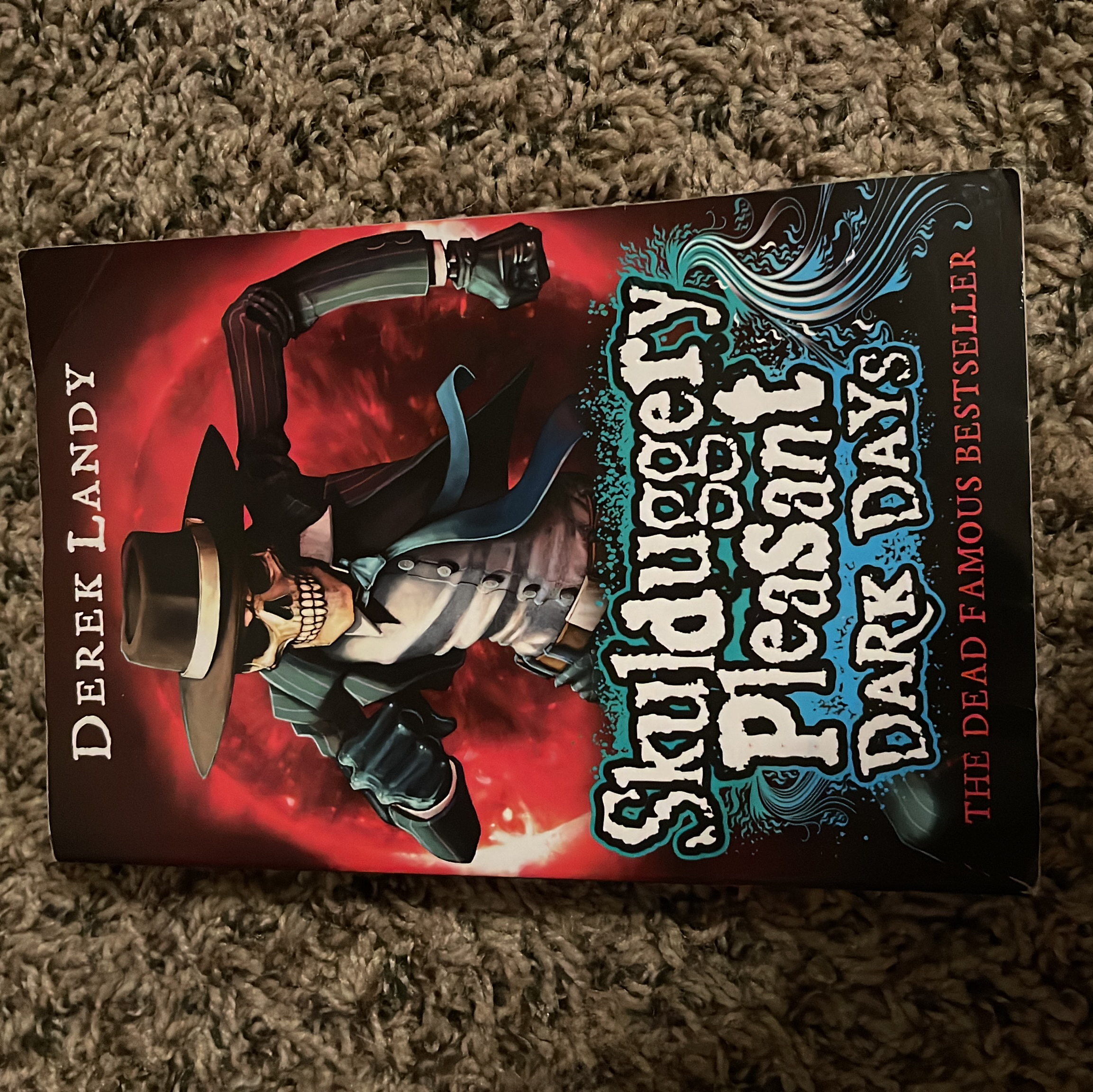 Dark Days (Skulduggery Pleasant, Book 4)
