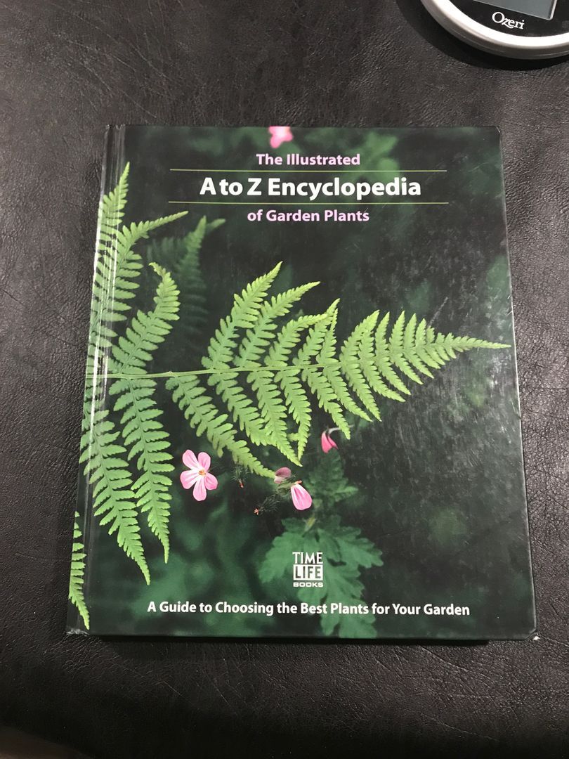 The Illustrated A to Z Encyclopedia of Garden Plants: A Guide to Choosing the Best Plants for Your Garden Hardcover