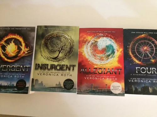 Divergent Series Four-Book Paperback Box Set