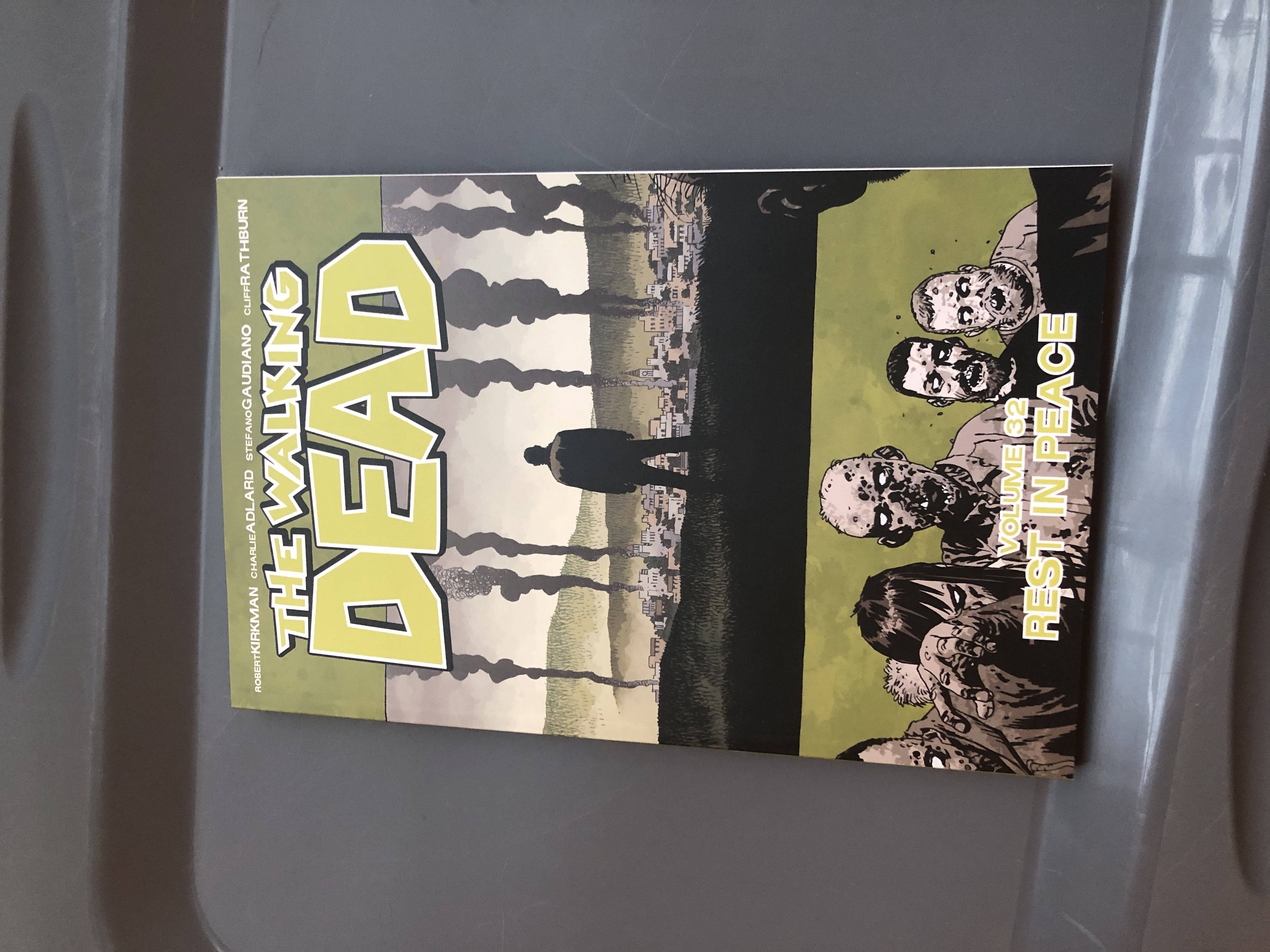 The Walking Dead Volume 32