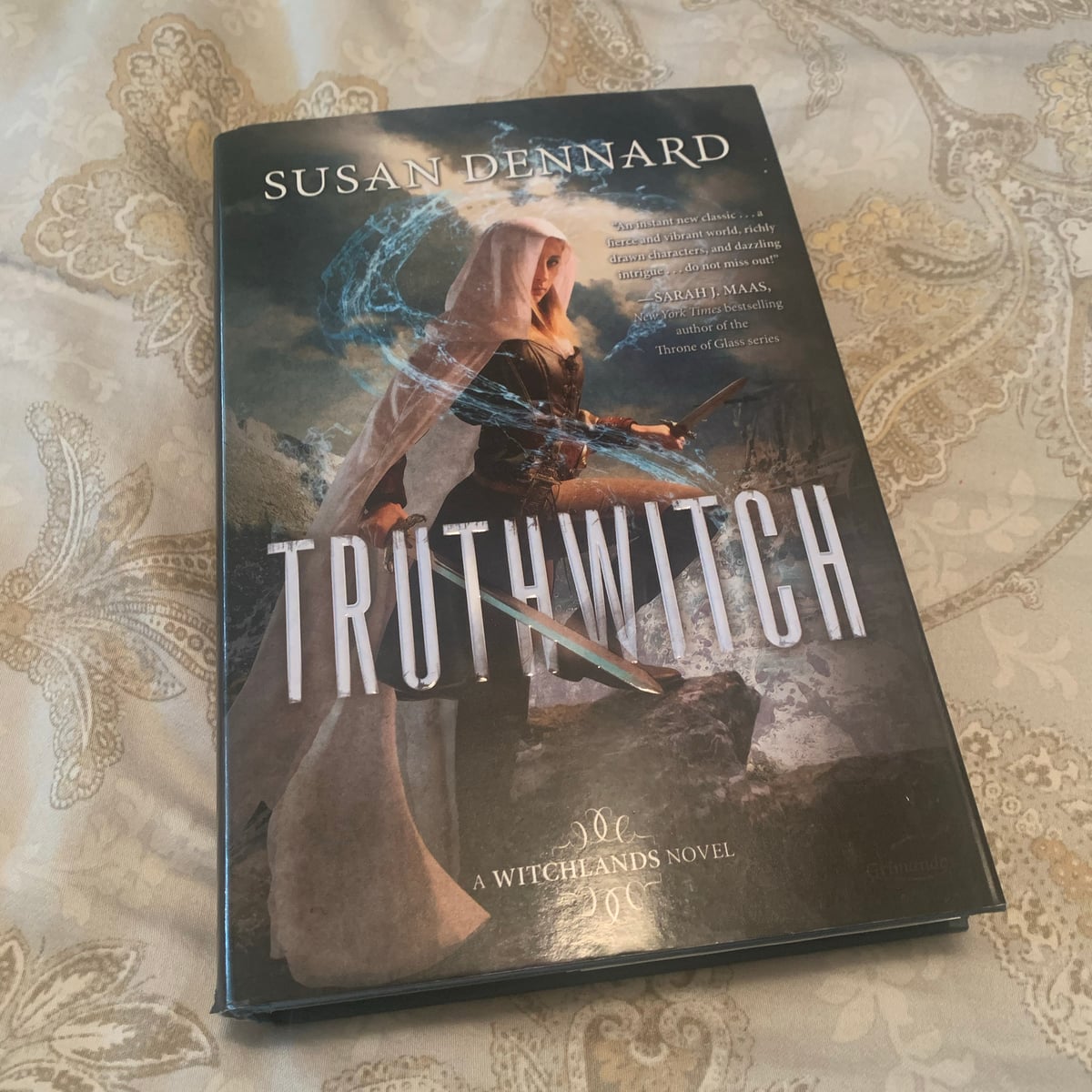 Truthwitch by Susan Dennard , Hardcover | Pangobooks