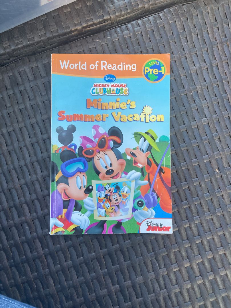 World of Reading: Mickey Mouse Clubhouse Minnie's Summer Vacation