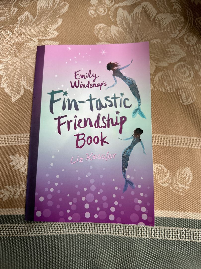 Emily Windsnap's Fin-Tastic Friendship Book