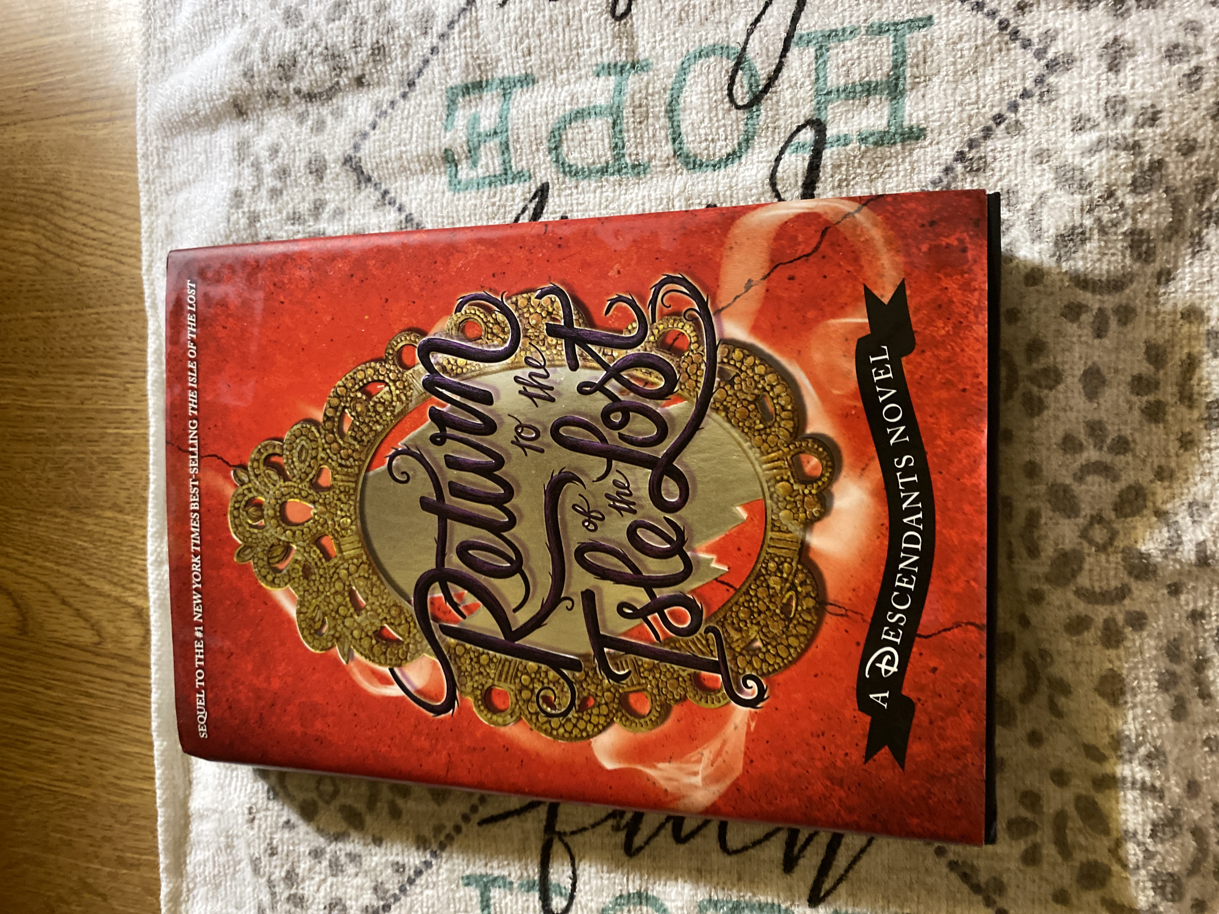 Return to the Isle of the Lost (a Descendants Novel, Book 2)