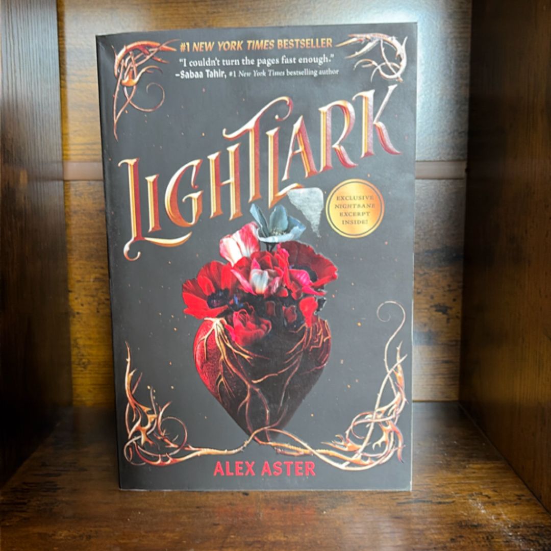 Lightlark (the Lightlark Saga Book 1)