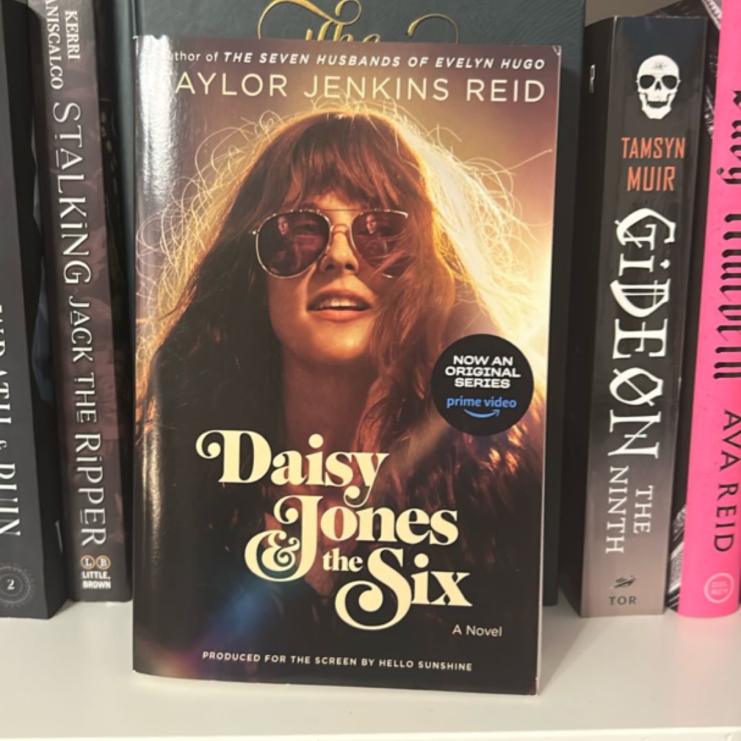 Daisy Jones and the Six (TV Tie-In Edition)