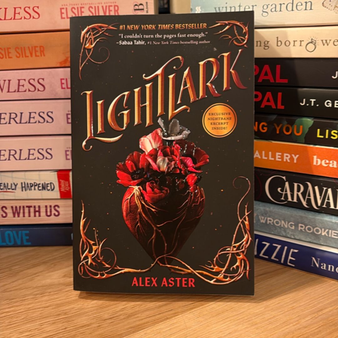 Lightlark (the Lightlark Saga Book 1)
