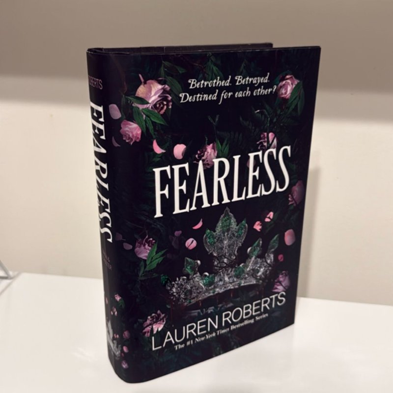 Fearless by Lauren Roberts, Hardcover | Pangobooks
