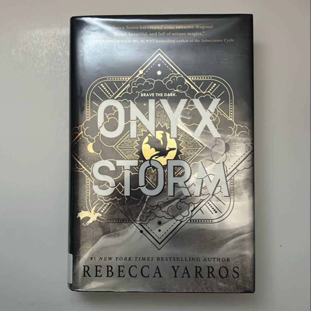 Onyx Storm (Standard Edition)