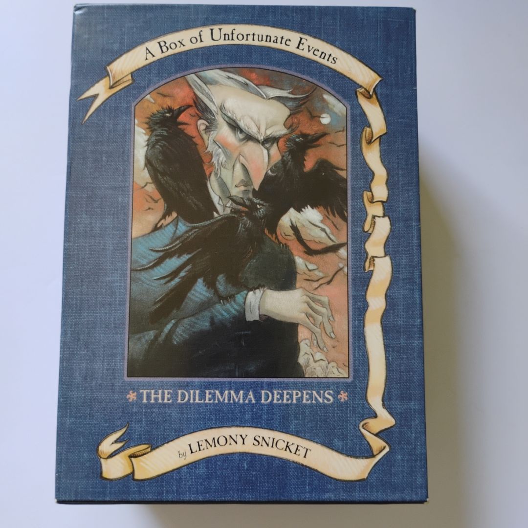 A Series of Unfortunate Events Box: the Dilemma Deepens (Books 7-9)