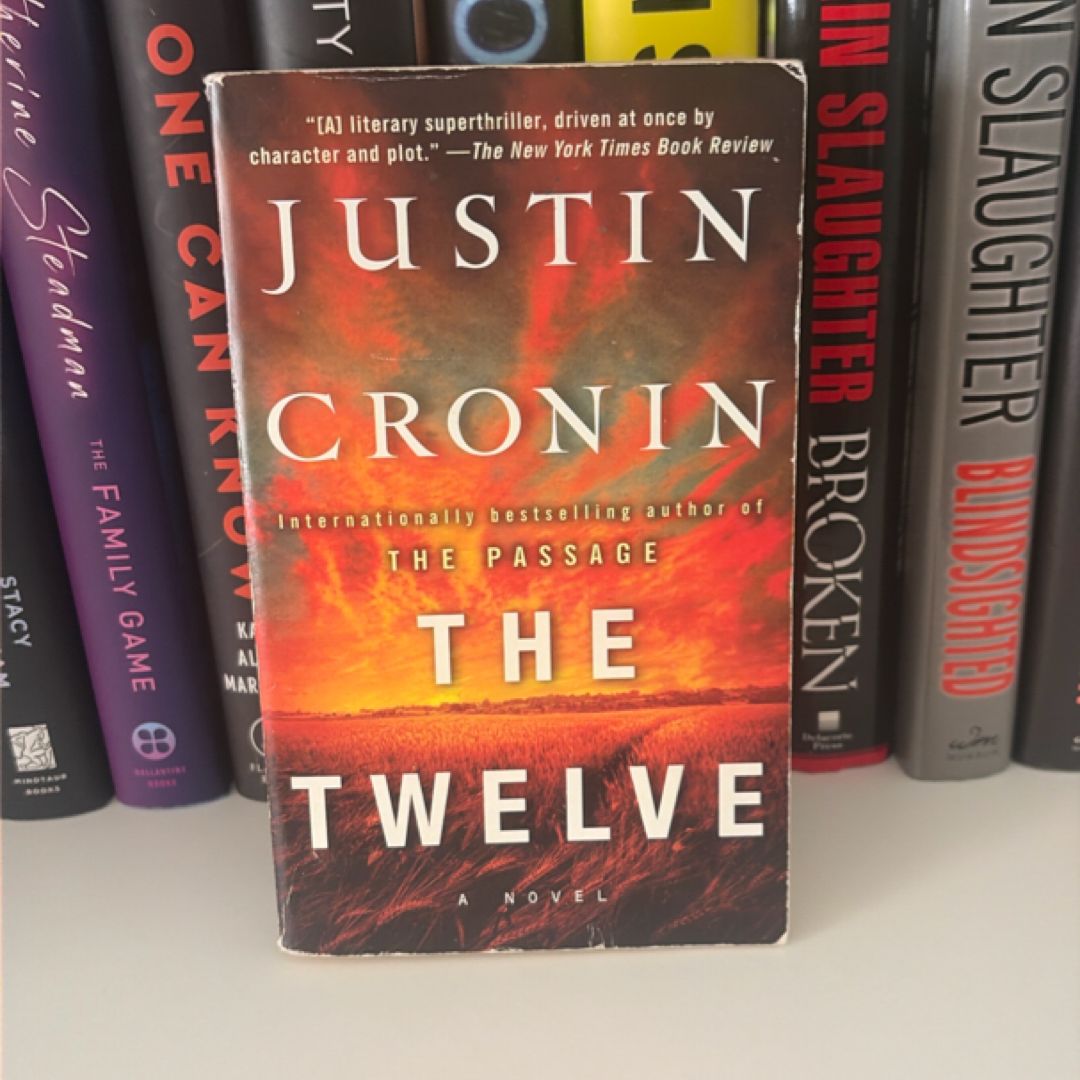 The Twelve (Book Two of the Passage Trilogy) A Novel (Book Two of the Passage Trilogy)