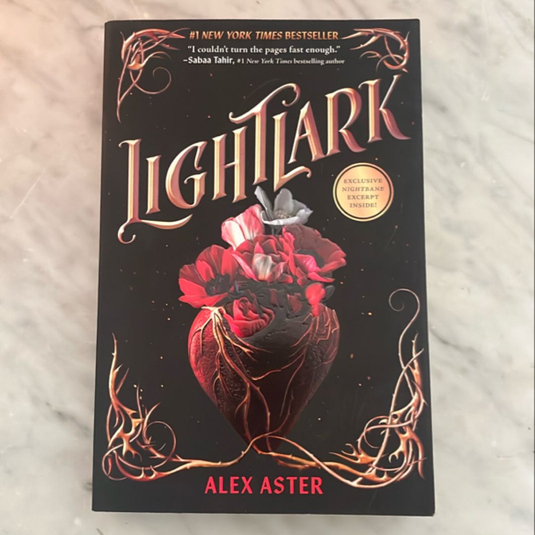 Lightlark (the Lightlark Saga Book 1)