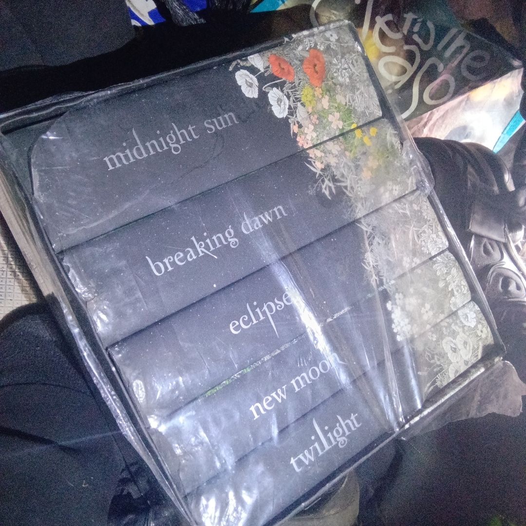 The Twilight Saga Deluxe Hardcover Collection