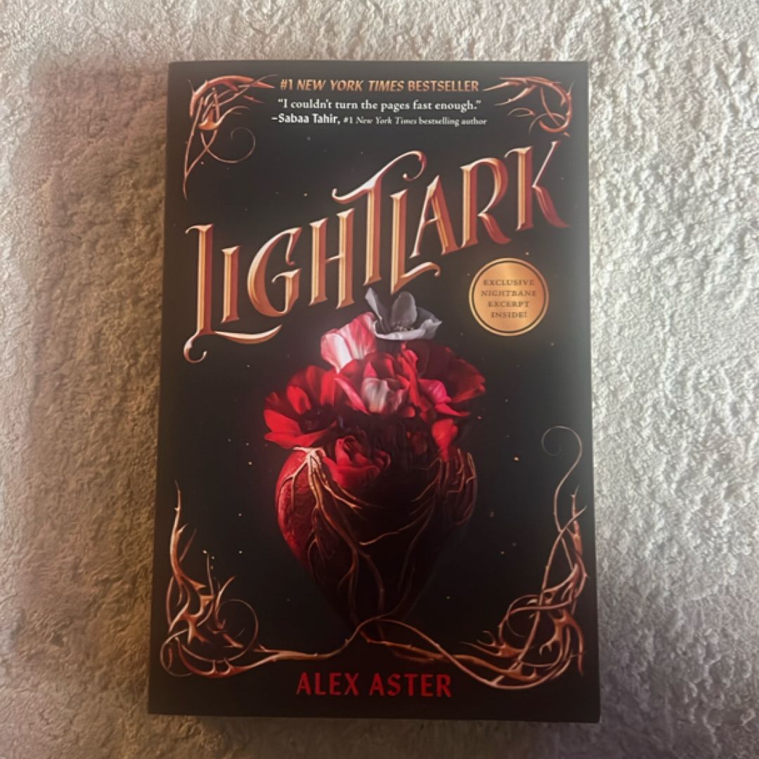 Lightlark (the Lightlark Saga Book 1)
