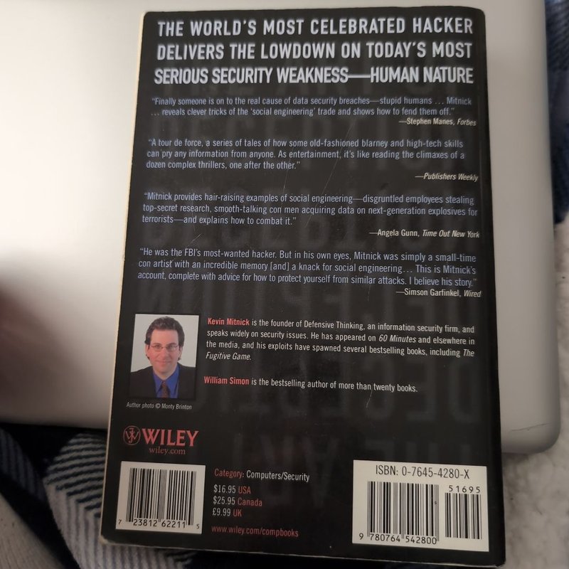 The Art of Deception by Kevin D. Mitnick, William L. Simon, Steve Wozniak