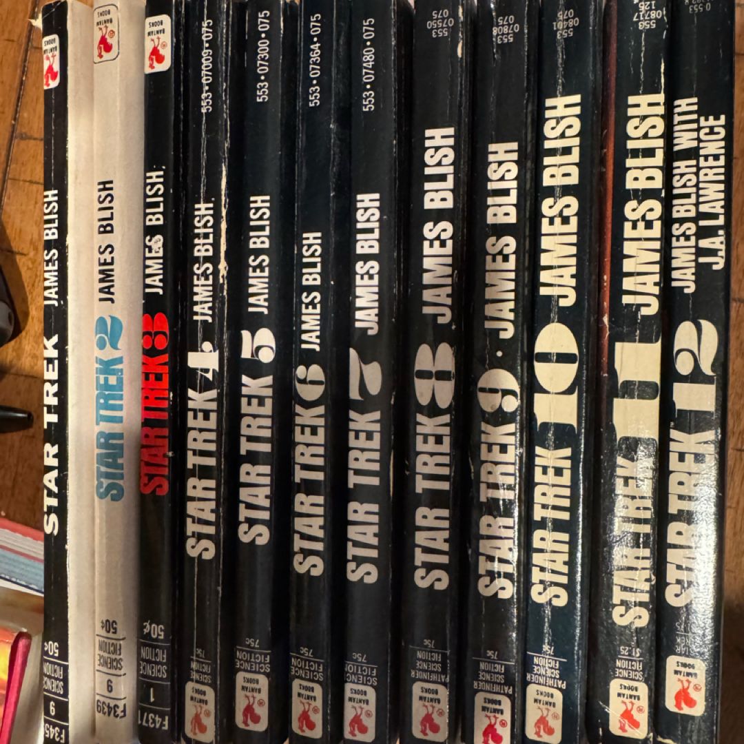 Star Trek Lot of 12 Paperbqck books, original series by James Blish