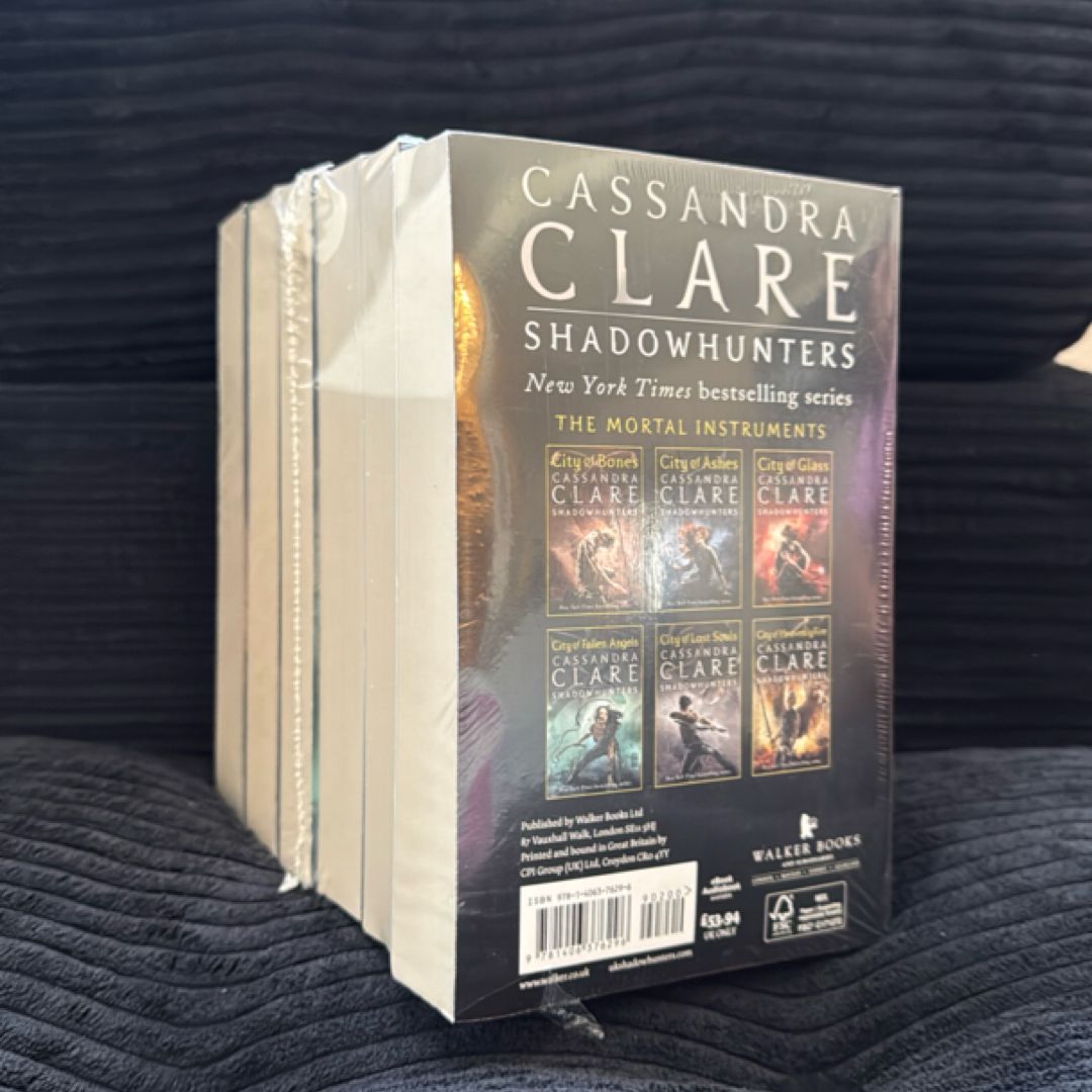 MORTAL INSTRUMENTS COMPLETE BOX SET.