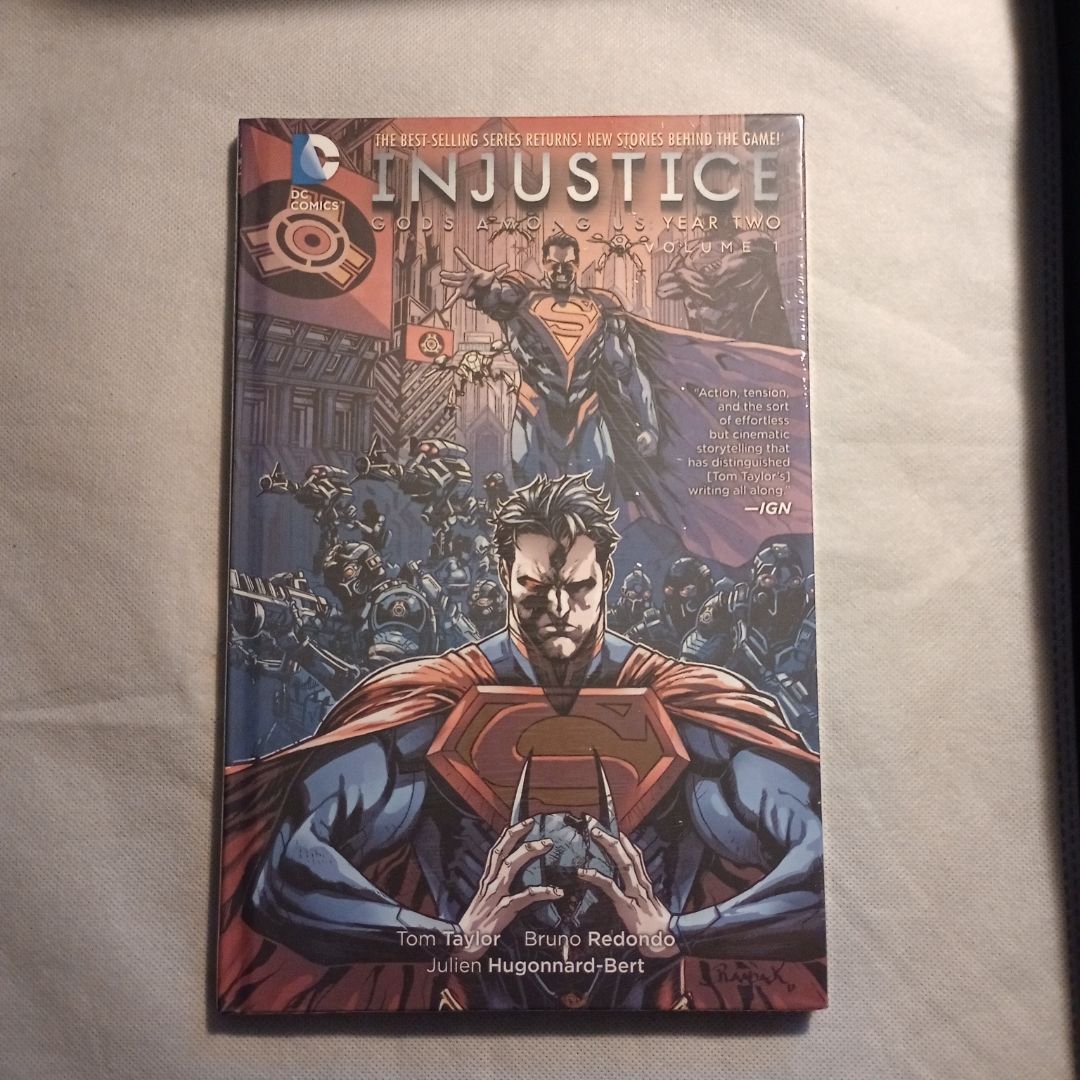 Injustice: Gods among Us: Year Two Vol. 1