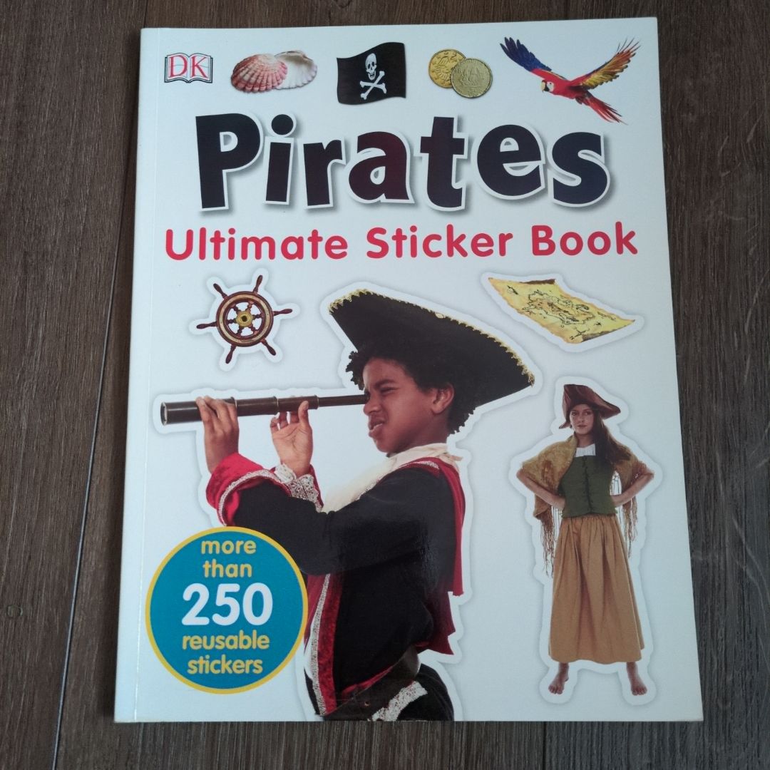 Ultimate Sticker Book: Pirates