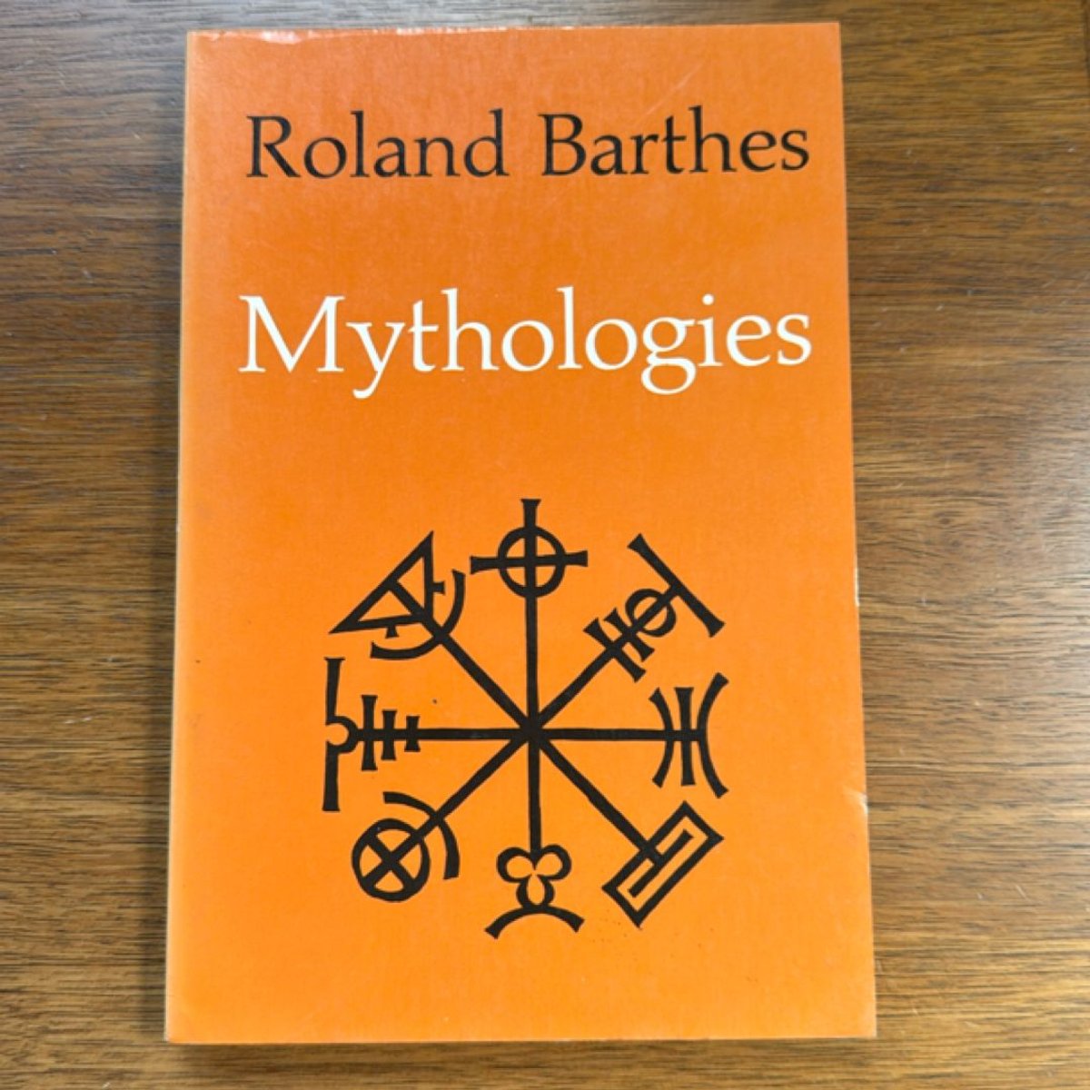 Mythologies by Roland Barthes, Annette Lavers