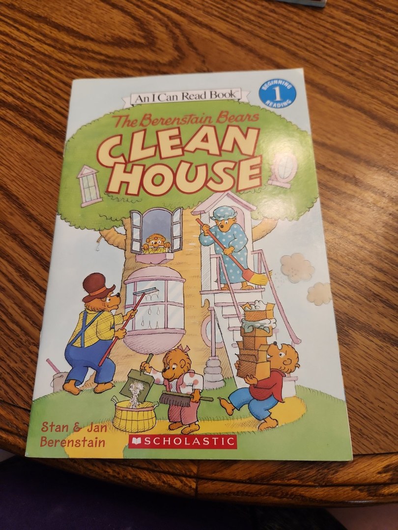 The Berenstain Bears Clean House