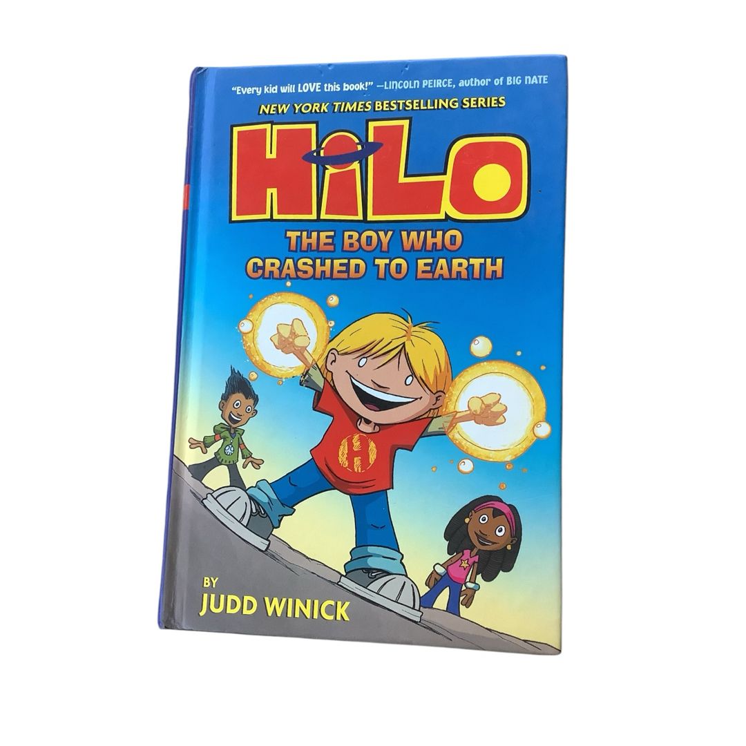 Hilo Book 1: the Boy Who Crashed to Earth