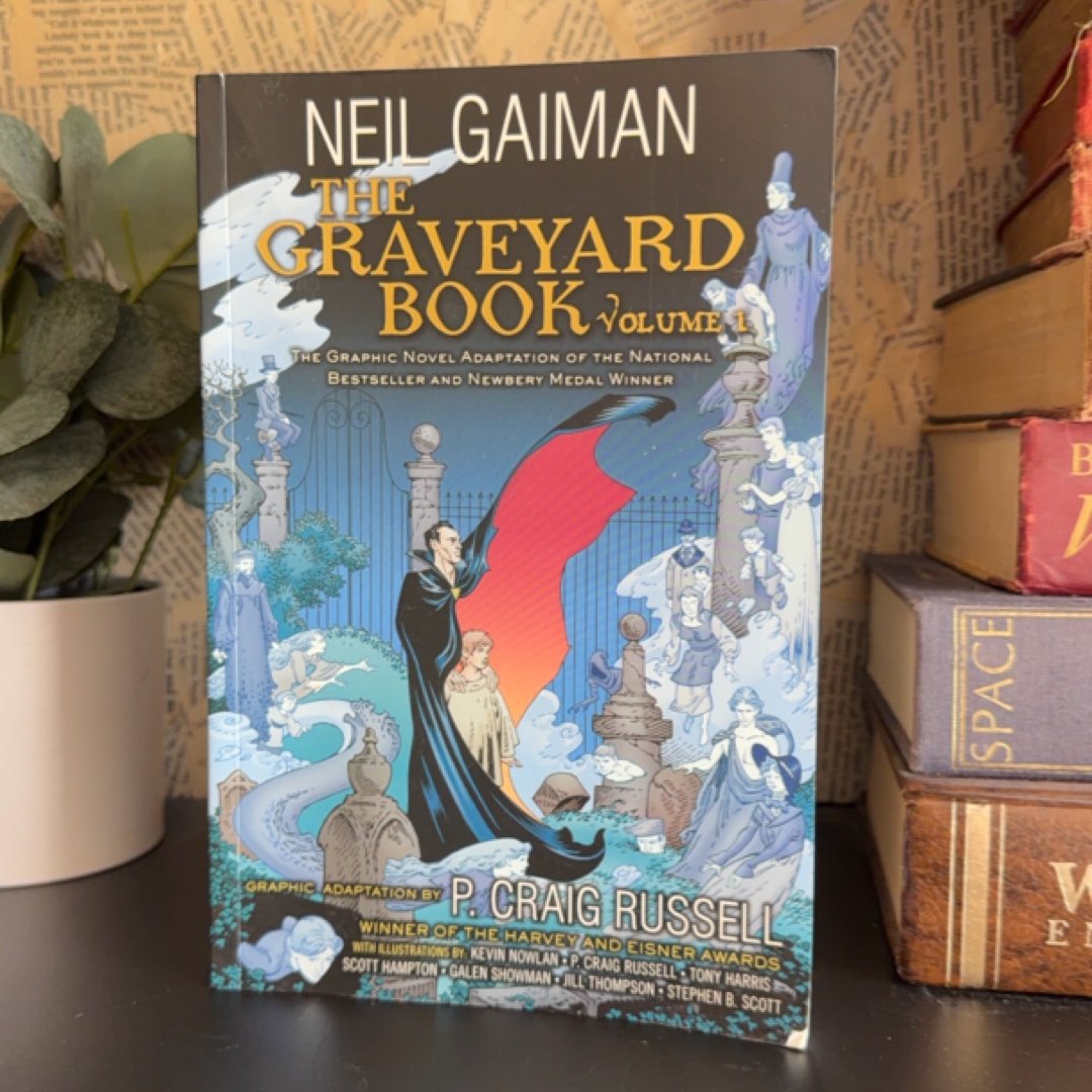 The Graveyard Book Graphic Novel: Volume 1