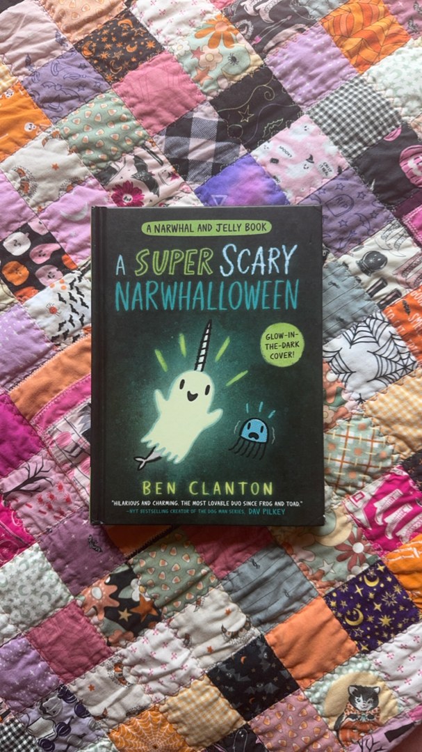 A Super Scary Narwhalloween (a Narwhal and Jelly Book #8)