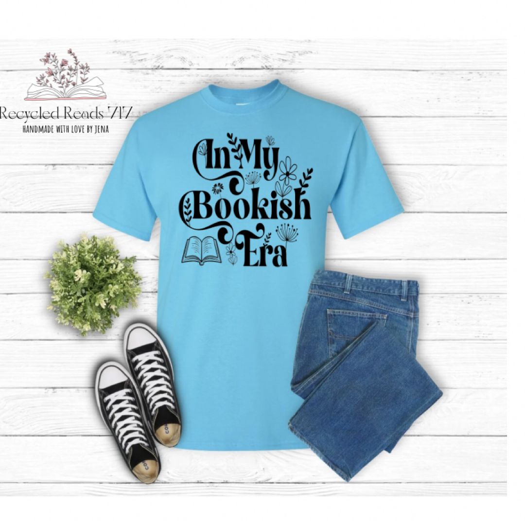 In my bookish era tee 🩵